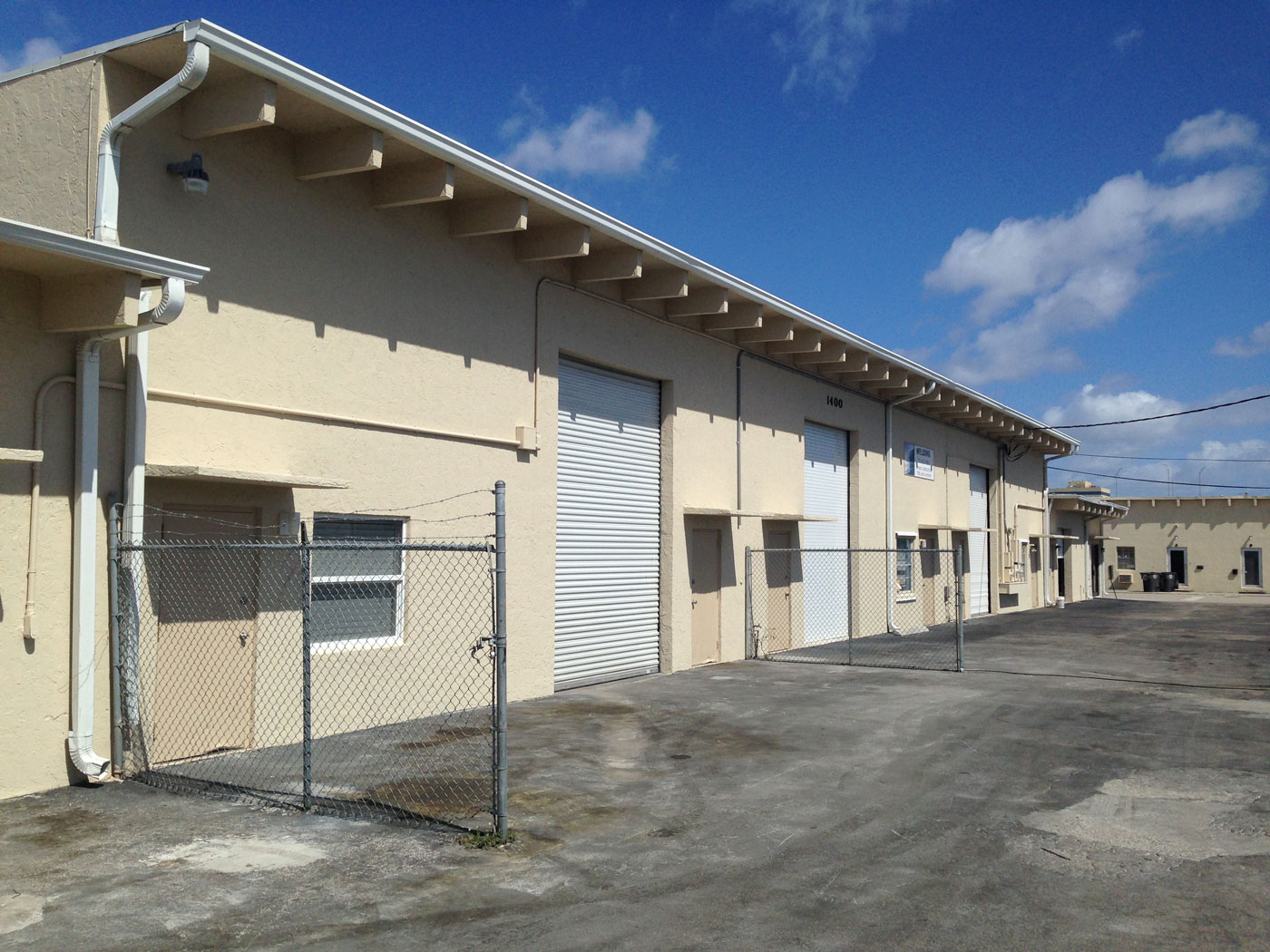 2,000 SF Warehouse for Lease